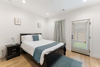 2341 Eagle St in Houston, TX - Building Photo - Building Photo