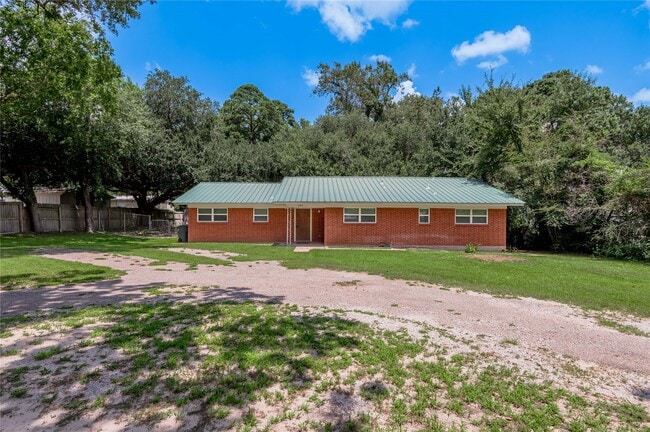604 Hayman St in Huntsville, TX - Building Photo - Building Photo