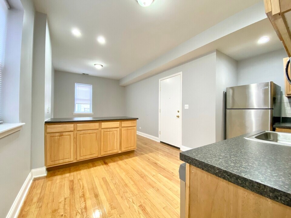 1001 W Sunnyside Ave, Unit 1001-1 in Chicago, IL - Building Photo