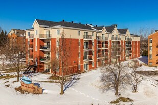Résidences Anjou-sur-le-Lac in Montréal, QC - Building Photo