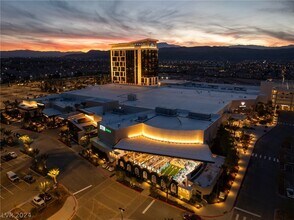 7107 S Durango Dr in Las Vegas, NV - Building Photo - Building Photo