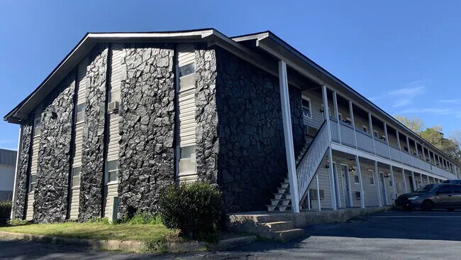 608 Jack Warner Pkwy in Tuscaloosa, AL - Building Photo