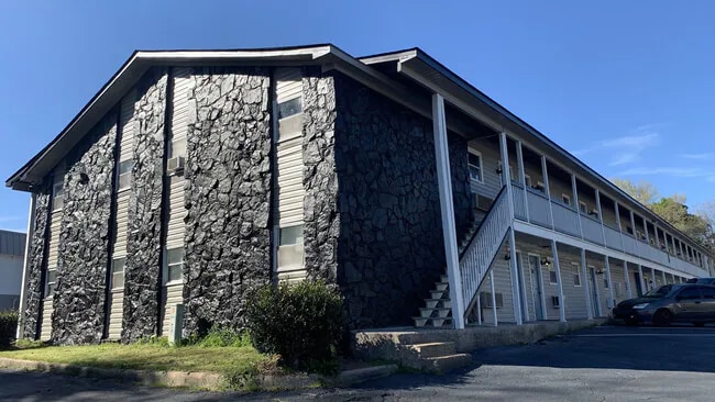 608 Jack Warner Pkwy