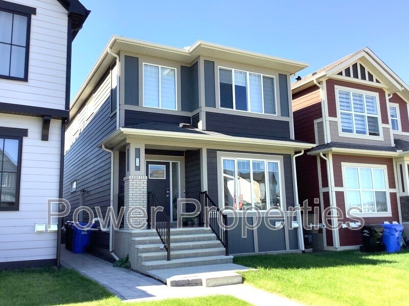 131 Magnolia Dr SE in Calgary, AB - Building Photo