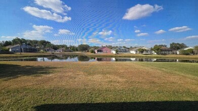 1241 Vinetree Dr in Brandon, FL - Building Photo - Building Photo