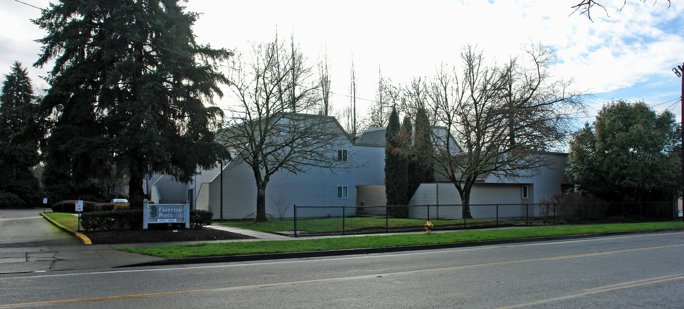 Fourteen Pines in Eugene, OR - Foto de edificio