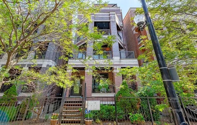 property at 1047 W Monroe St