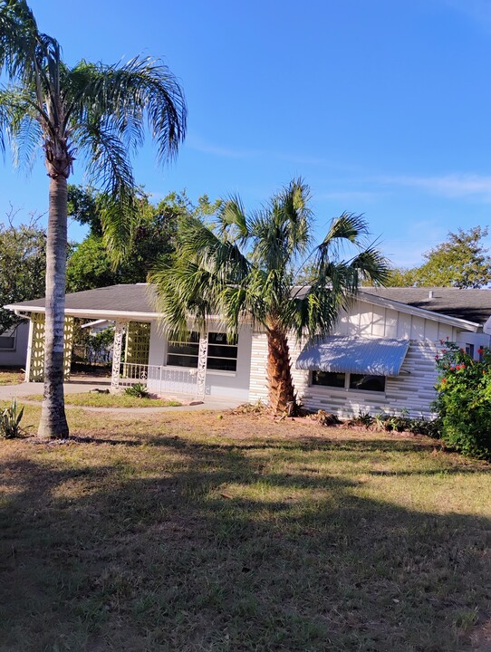 39212 Park Dr in Zephyrhills, FL - Building Photo