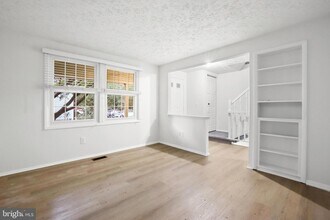 2916 Bridgehampton Ct in Falls Church, VA - Building Photo - Building Photo