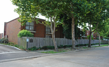 Jefferson Town House in Metairie, LA - Building Photo - Building Photo