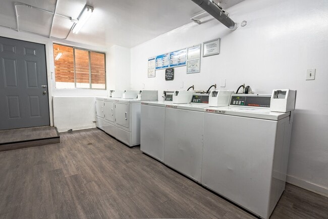 11645 Gorham Ave in Los Angeles, CA - Building Photo - Building Photo