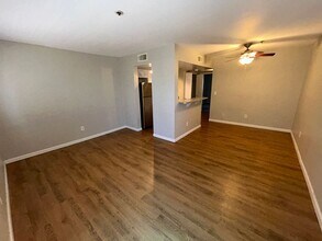 12123 W Bell Rd in Surprise, AZ - Foto de edificio - Building Photo