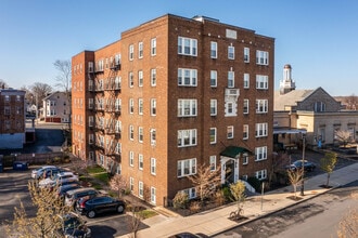 50 Broadway Apartment Homes in Beverly, MA - Foto de edificio - Building Photo