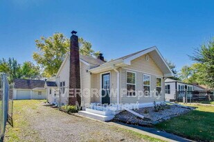 321 Albany St in Indianapolis, IN - Building Photo