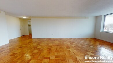 82 Monmouth St, Unit 2 in Brookline, MA - Foto de edificio - Building Photo