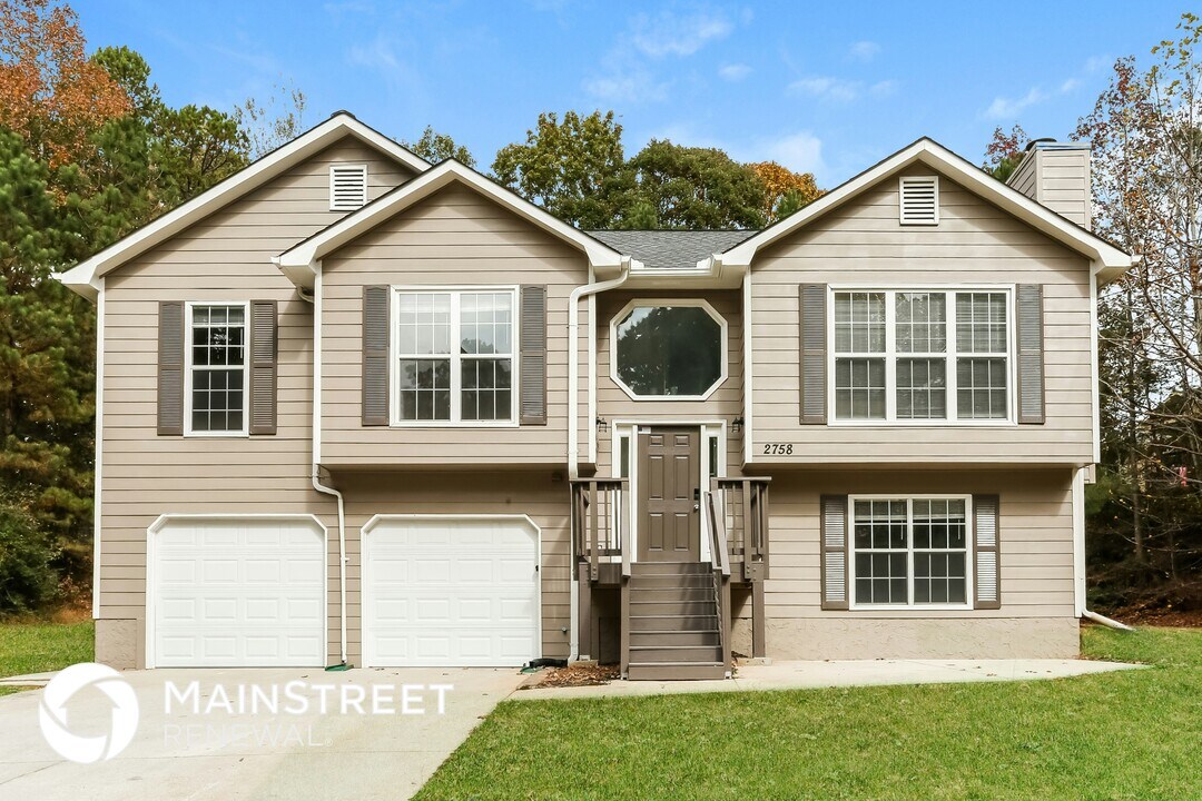 2758 Amber Forest Dr in Douglasville, GA - Foto de edificio