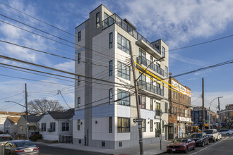 2 Brighton 10th Ln in Brooklyn, NY - Building Photo - Primary Photo