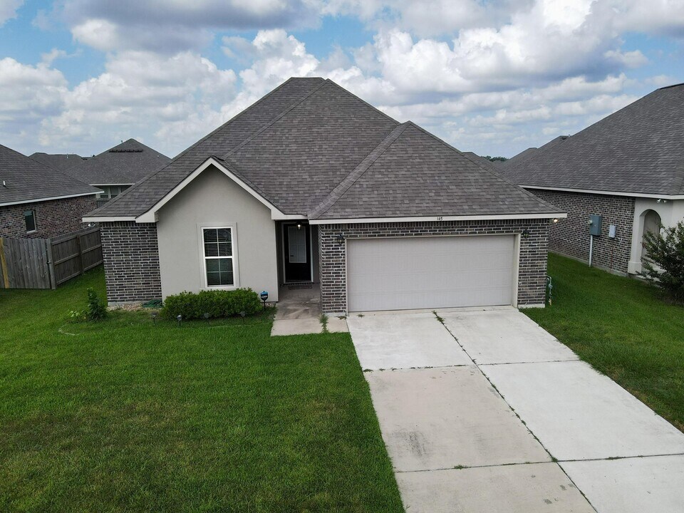 145 Keaton Ct in Sulphur, LA - Building Photo