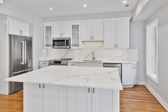 935 W Winona St in Chicago, IL - Building Photo - Building Photo