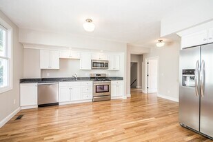 75 Summer St, Unit 1 in Medford, MA - Building Photo