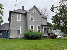 723 W Armstrong Ave in Peoria, IL - Building Photo