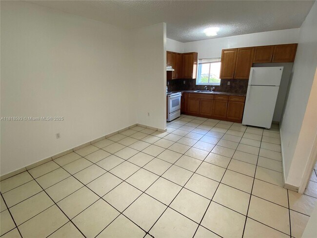 452 SW 10th St in Miami, FL - Building Photo - Building Photo