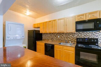 4628 Sansom St-Unit -UNIT A in Philadelphia, PA - Building Photo - Building Photo