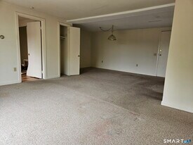 12 Water St in Groton, CT - Building Photo