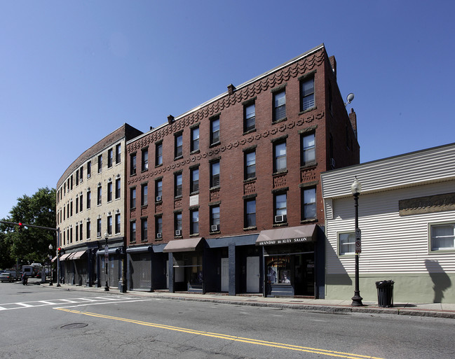 373-375 Dudley St in Boston, MA - Foto de edificio - Building Photo