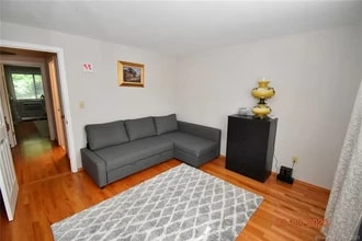 6 Locust Cir in Rocky Hill, CT - Building Photo - Building Photo