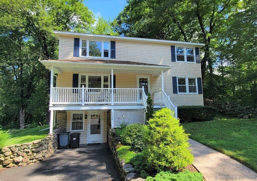134 Coe Rd in Wolcott, CT - Building Photo