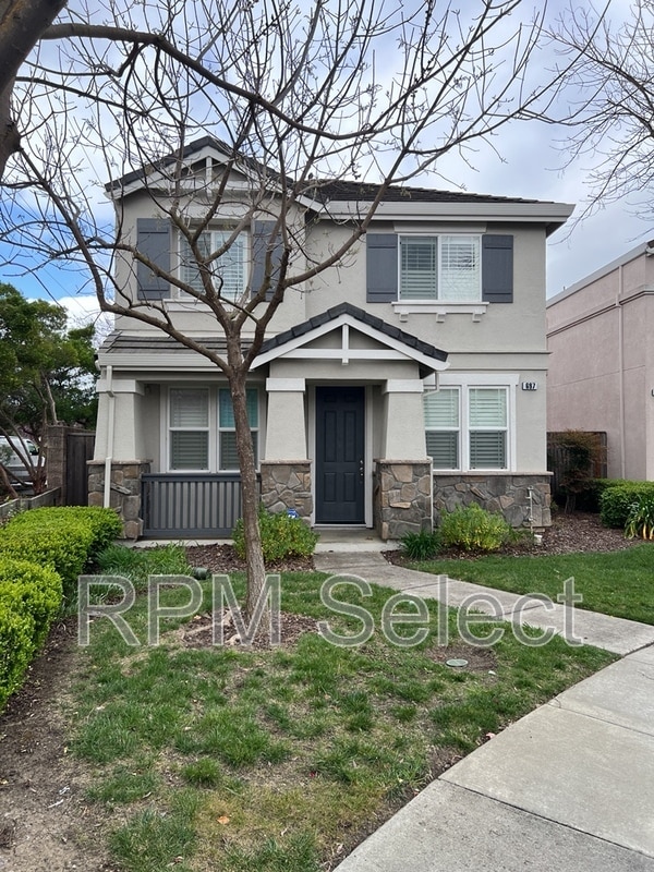 property at 697 Greentree Cir