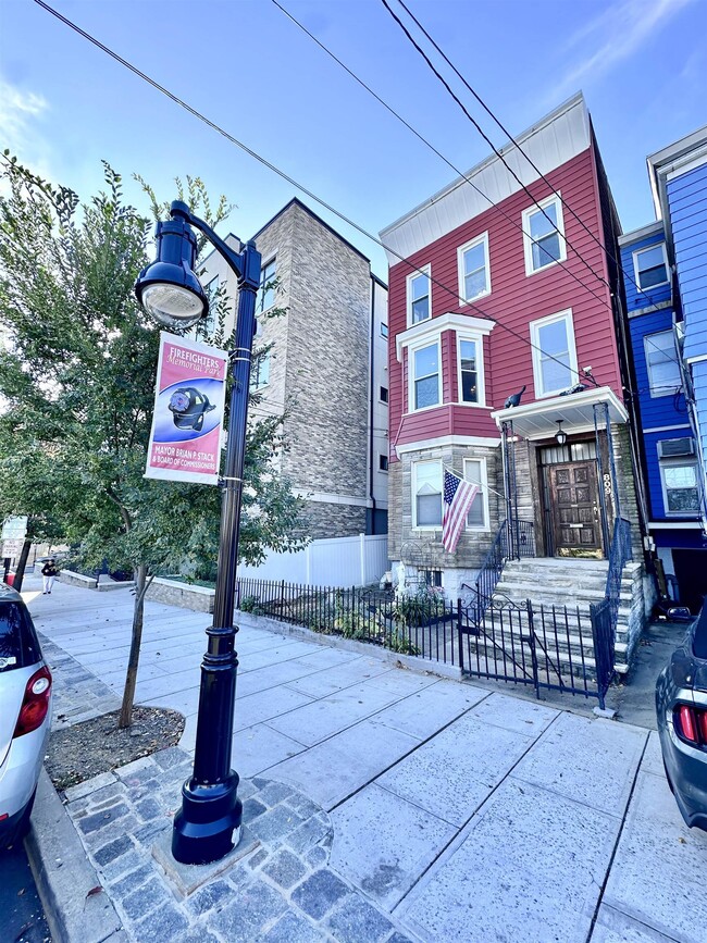 property at 809 Palisade Ave