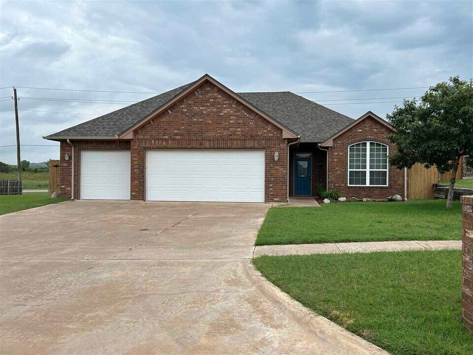 5429 NW King Richard Ave in Lawton, OK - Building Photo
