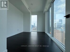 319-3319 Jarvis St in Toronto, ON - Building Photo - Building Photo