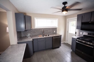 1758 Sanborn Dr in Cincinnati, OH - Foto de edificio - Building Photo