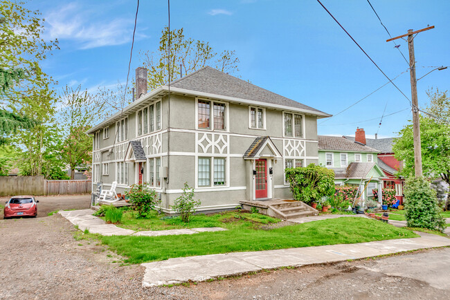 Regency Terrace in Portland, OR - Building Photo - Building Photo