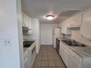 401 SE 12th St, Unit 156 in Moore, OK - Foto de edificio - Building Photo