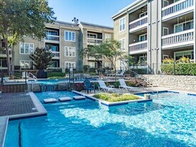 5310 Keller Springs Rd, Unit 332 in Dallas, TX - Building Photo