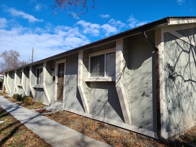 property at 806 W Brumback St
