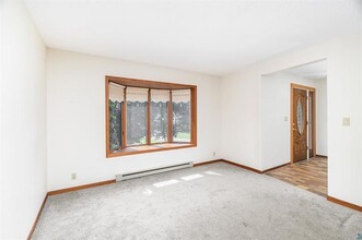 439 Hartley Hls Ln in Duluth, MN - Building Photo - Building Photo