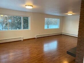 3708 Jewel Lake Rd in Anchorage, AK - Building Photo - Building Photo