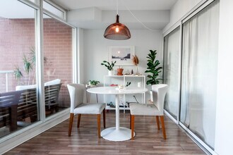 550 Queens Quay W in Toronto, ON - Building Photo - Building Photo
