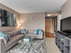 120-1120 Milross Ave in Vancouver, BC - Building Photo - Building Photo