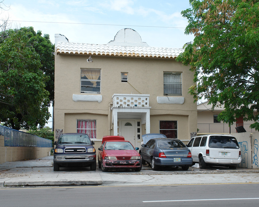 444 SW 7th St in Miami, FL - Building Photo