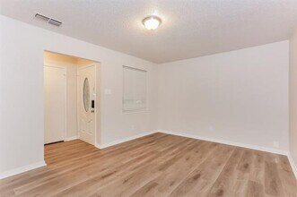 328 Bennett Cir in Desoto, TX - Building Photo - Building Photo