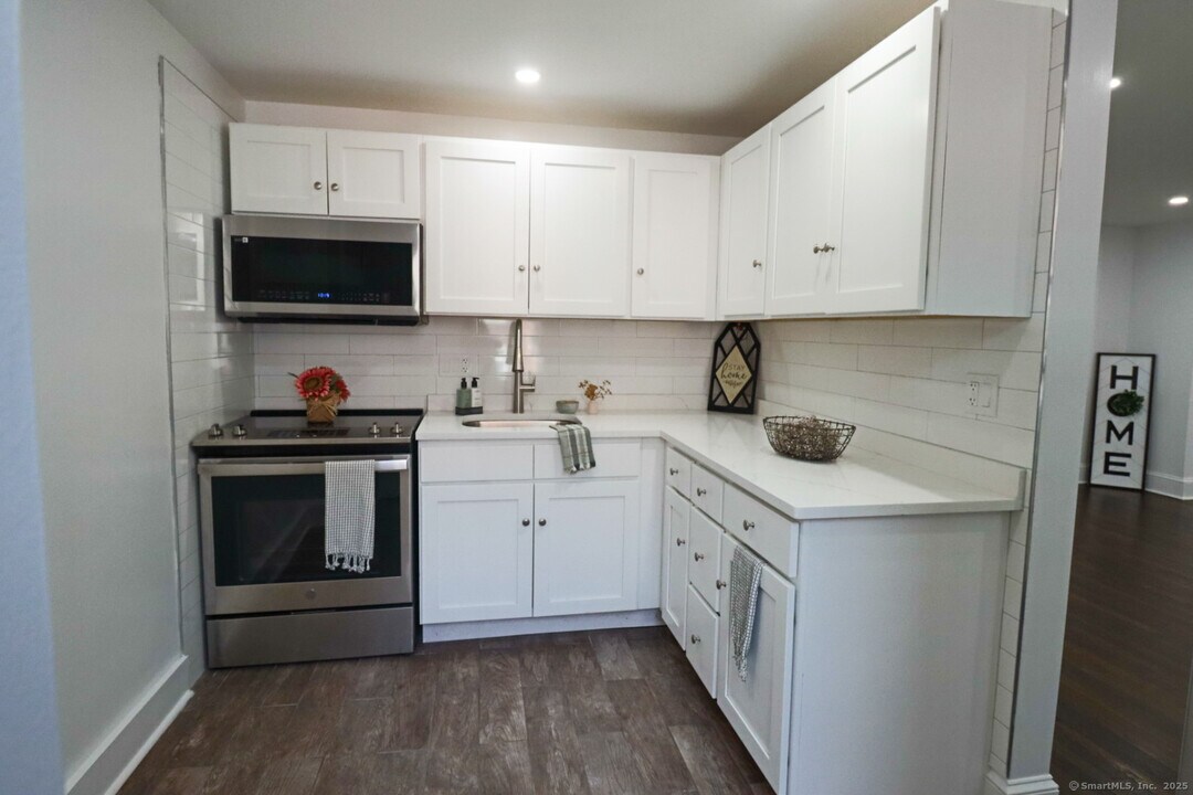 156 Garfield Ave in New London, CT - Building Photo
