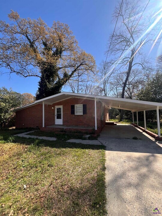 202 Sherman St in Warner Robins, GA - Building Photo