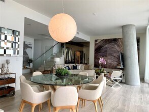 2675 S Bayshore Dr, Unit 1103S in Miami, FL - Foto de edificio - Building Photo