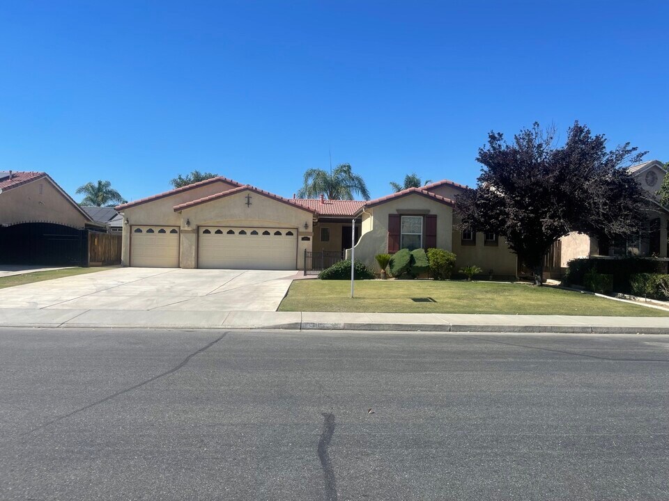 11104 Chappellet Ct in Bakersfield, CA - Building Photo